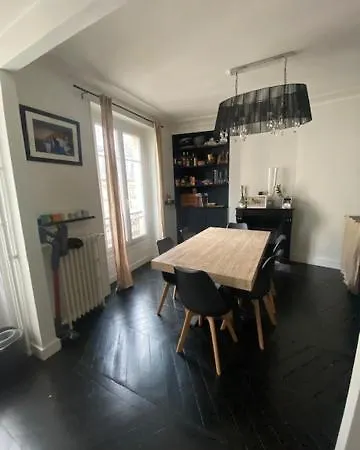La Voisine D'emilie In